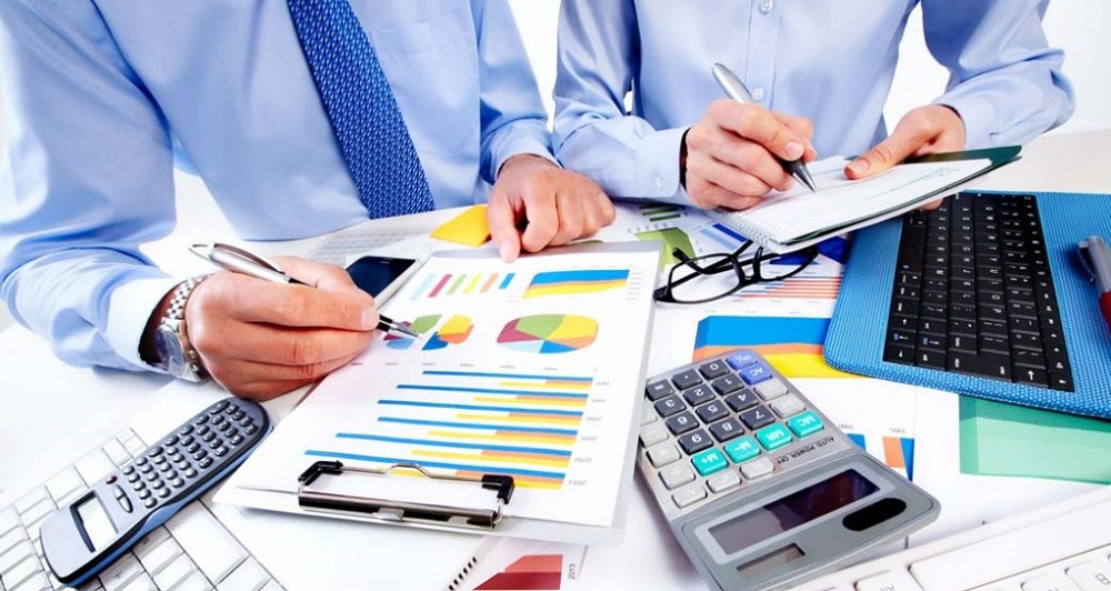 Financial reporting dashboard and analysis